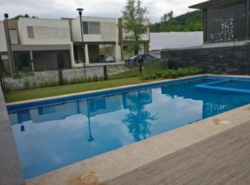Casa · 105m² · 3 Recámaras · 2 Estacionamientos · Casa en Fraccionamiento en Renta en El Barro