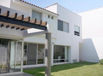 Casa · 527m² · 3 Recámaras · 3 Estacionamientos · Casa en Fraccionamiento en Venta en Club de Golf La Herradura