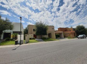 Casa · 300m² · 3 Recámaras · Casa en Fraccionamiento en Renta en Club de Golf La Herradura