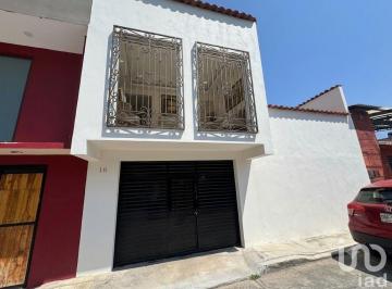 Casa · 270m² · 5 Recámaras · Venta de Casa Cerrada Jovel 16 Fetse 2000