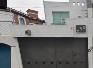Casa de 3 habitaciones, Morelia · Casa en Venta, Colonia Lomas de Sta. Maria, por Remate, Excelente Oportunidad
