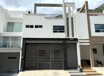 Casa · 305m² · 3 Recámaras · 2 Estacionamientos · Casa - Contry Sur