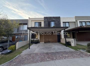 Casa de 3 habitaciones, Querétaro · Venta, Casa de Autor con Amplio Jardín y Vista a La Reserva en Altozano, Querétaro.
