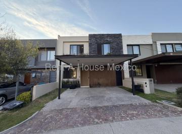 Casa de 3 habitaciones, Querétaro · Venta Residencia en Altozano Queretaro 3 Recamaras 4 Baños Amplio Jardin