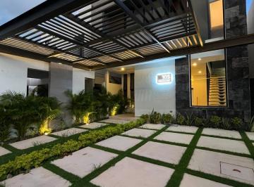 Casa · 302m² · 4 Recámaras · 3 Estacionamientos · Casa Amplia 4 Recamaras con Amenidades y Casa Club