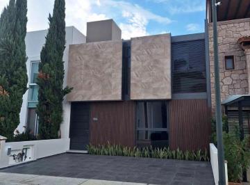 Casa de 4 habitaciones, Morelia · Casa en Venta – Altozano, Ubicación Privilegiada
