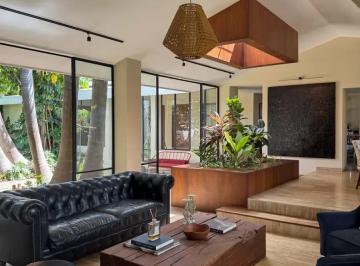1 · Casa en Venta de Una Planta con Alberca y Paneles en Villas La Hacienda