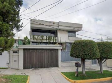 Casa de 4 habitaciones, Naucalpan de Juárez · Casa en Venta en Ciudad Satelite, Naucalpan de Juarez, Estado de Mexico