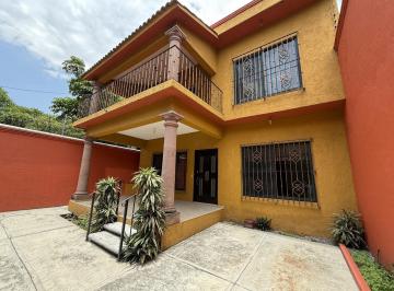 Casa · 295m² · 6 Recámaras · 2 Estacionamientos · Casa en Ampliación Bugambilias