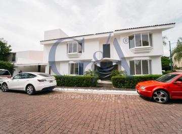 Casa de 4 habitaciones, Zapopan · Atlas Colomos en Coto Privado Casa en Venta