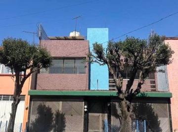 Casa de 4 habitaciones, Venustiano Carranza · Casa con Cuatro Habitaciones, Dos Estacionamientos y Dos Baños