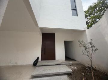 Casa · 310m² · 3 Recámaras · 2 Estacionamientos · Venta de Casa en Brisas del Vergel, Santiago, N. L.