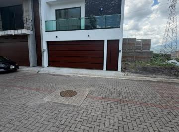 Casa · 200m² · 3 Recámaras · 2 Estacionamientos · Casa en Venta
