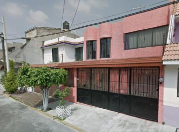 Casa de 4 habitaciones, Iztapalapa · Casa en Venta en Constitución de 1917, Iztapalapa, Ciudad de México