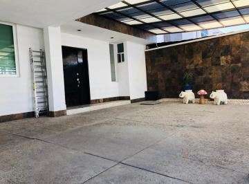 Casa de 3 habitaciones, Corregidora · Renta Casa Amplia Acabados Modernos Residencial Santa Fe Corregidora Qro.