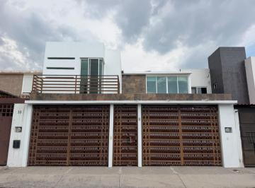EXCELENTE casa en Residencial Santa Fe, Corregidora, Qro. (carretera a Tlacote). · Renta Casa Amplia Acabados Modernos Residencial Santa Fe Corregidora Qro.