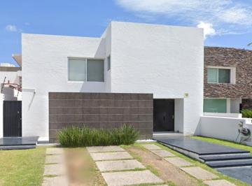 Casa de 3 habitaciones, Querétaro · ¡Excelente Oportunidad! Casa en Venta en Cumbres del Lago Qro. Muy por Debajo del Costo Comercial!