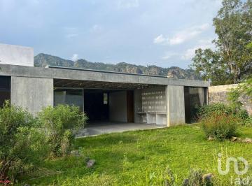 Casa · 165m² · 2 Recámaras · 2 Estacionamientos · Casa Nueva en Renta en Tepoztlán, a Solo 5 Minutos Caminando del Centro