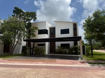 Casa · 393m² · 4 Recámaras · 3 Estacionamientos · Casa en Venta en Lagos del Sol