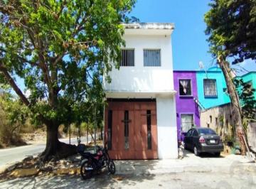 Casa de 3 habitaciones, Solidaridad · Casa en Dos Niveles y Superficie de Terreno de 93 m² con 3 Recámaras en Venta en Galaxia del Carmen