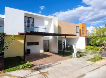 Casa · 213m² · 3 Recámaras · 2 Estacionamientos · Casa en Venta Residencial Floresta (Privada Salvia) 3hab, Equipada