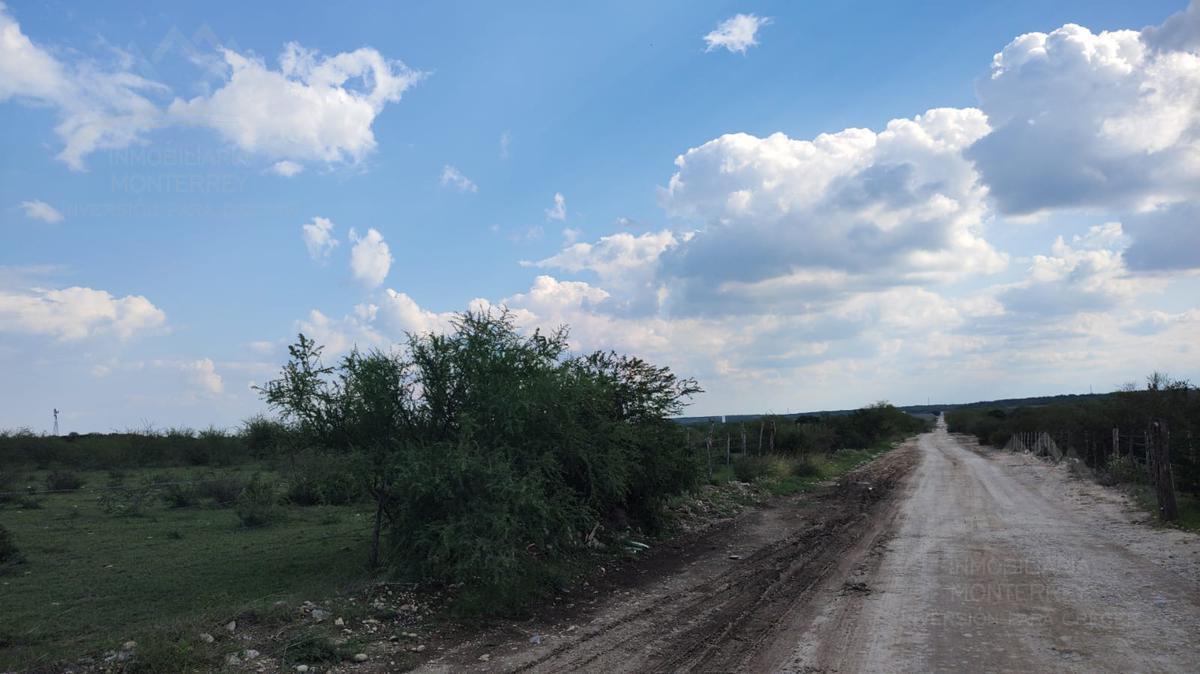 Terreno en Venta de 3 Hectáreas Industrial Carretera Libre a Reynosa Cadereyta Nuevo León.