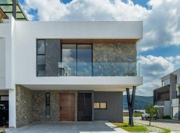 Casa · 267m² · 2 Estacionamientos · Casa en Venta Cascatta II Lomas de Angelópolis