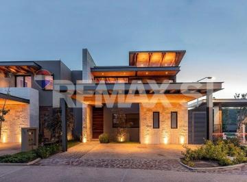 Casa · 280m² · 4 Recámaras · 3 Estacionamientos · Casa Venta Altozano Modelo Cielo