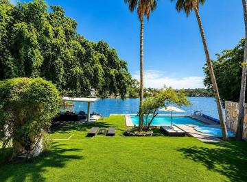 1 · Casa en Tequesquitengo | Residencia de un Nivel a Orilla del Lago con Muelle, Alberca, Terreno Plano