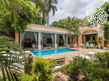 1 · Casa en Palmira Tinguindin | Residencia Mediterránea de un Nivel con Alberca y Jardín Tipo Patio