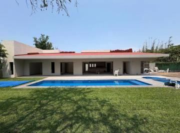 1 · Casa en Real de Tezoyuca | Residencia de un Nivel con Canal de Nado y Jardín Grande