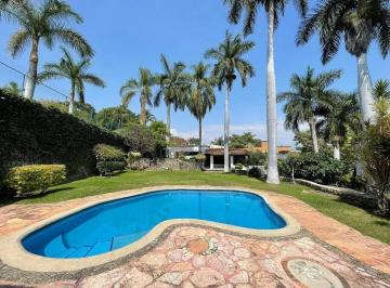 1 · Casa con Gran Terreno en Palmira