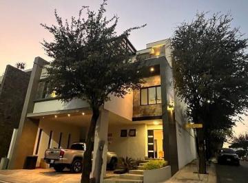80f41147bad56a8acd5866503dbd9b92f66af70dd6927c0721000a893bc5a400 · Casa en Venta Cumbres Providencia