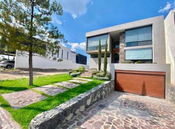 Casa en condominio de 4 habitaciones, León · Residencia con Alberca de Renta en La Campiña