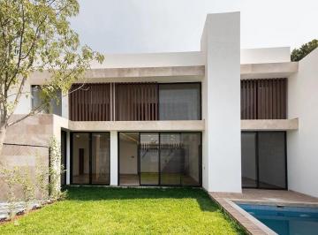1 · Casa en Par Vial