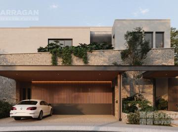 Casa · 456m² · 4 Recámaras · 3 Estacionamientos · Casa en Renta en Altozano en Condominio Río