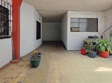 d4155b3affeb554f34c9f147b07ca1886a58b737691af027e06c0eee4748490e · Casa en Venta en Benito Juárez - Para Remodelar con Depto Independiente