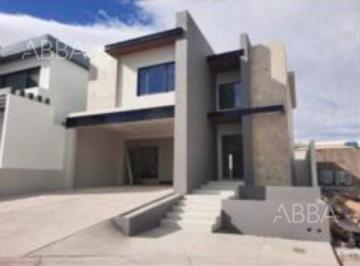 Casa · 261m² · 2 Estacionamientos · Casa en Venta en Bosques del Valle III