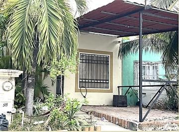 Casa de 1 habitación, Solidaridad · Casa de 90 m² con 1 Recámara en Venta en Misión Las Flores