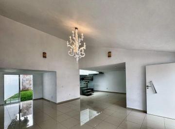 Casa de 4 habitaciones, Zapopan · Residencia Doble Altura Espectacular
