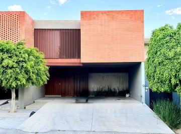 Casa de 3 habitaciones, León · Casa en Venta en Barranca del Refugio, 3 Recámaras Cada Una con Su Baño