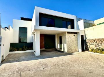 Casa de 3 habitaciones, León · Casa Nueva en Venta en Gran Jardín con Recámara Principal en Planta Baja