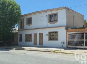 Casa · 200m² · 4 Recámaras · Casa Venta a 3 Cuadras de Lopez Mateos Colonia Nogales Ciudad Juarez