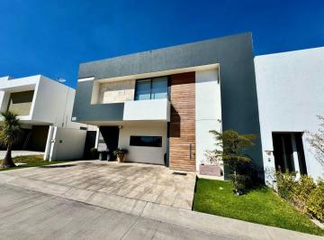 Casa de 3 habitaciones, León · Casa en Venta en Lomas del Molino, con 3 Recámaras Cada Una con Su Bañi