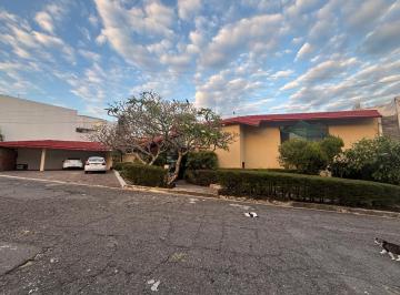 Casa · 637m² · 3 Recámaras · 3 Estacionamientos · Costa de Oro, Casa en Venta de 3 Recámaras y Alberca