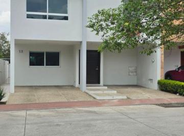Casa en condominio de 3 habitaciones, Zapopan · Casa de 192 m² con 3 Recámaras en Venta y Renta en Solares