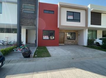 Casa de 3 habitaciones, Tlajomulco de Zúñiga · Bosques Cedros Hermosa Casa en Renta