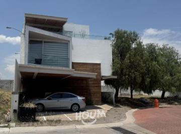 Casa · 278m² · 4 Recámaras · 3 Estacionamientos · Casa en Real de Juriquilla con 4 Recámaras, Id:.