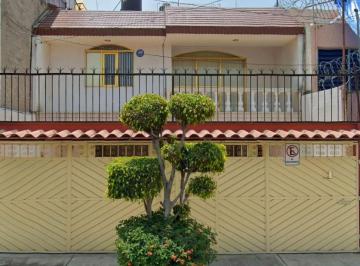 Casa de 3 habitaciones, Iztapalapa · Casa de 120 m² con 3 Recámaras en Venta en Constitución de 1917, Iztapalapa.