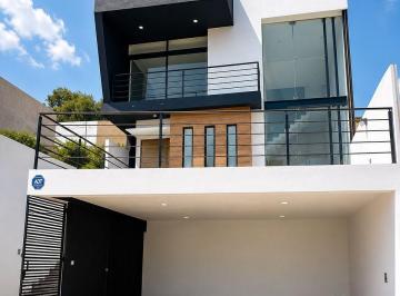 8f70166e67435b2b825a0e7a1cd9dd298df6b14a35bb0872bacd365108a5f684 · Casa en Venta en Vilaloma | Triple Altura, Roof Garden y Diseño Contemporáneo